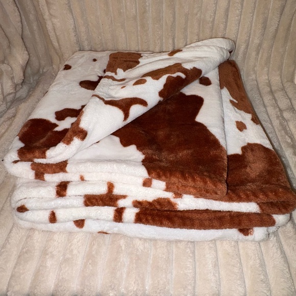 Cow Print Fleece Blanket NEW - Picture 1 of 2